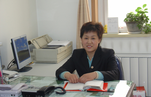 href="/item/大港区第二中学">大港区第二中学 /a>高级教师,她于1965