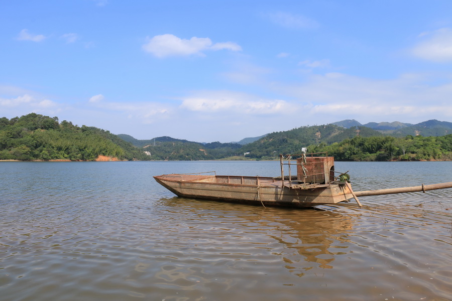 是广东信宜市仅次于尚文水库的第二大水库,在信宜市城东偏北9公里