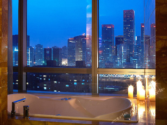  p>北京富力万丽酒店设有总统,副总统套房,豪华套房19套,酒店客房装修