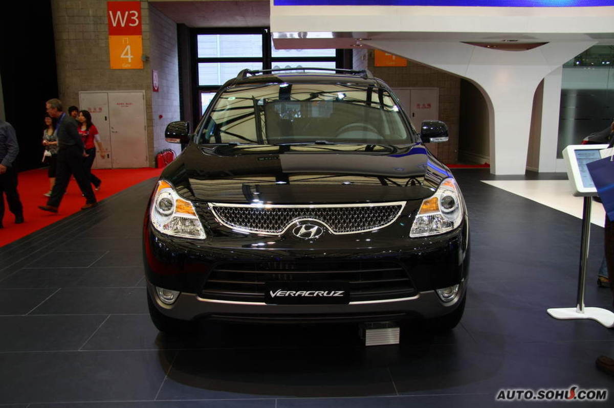  p>现代维拉克斯是一辆进口汽车,该车外观整体线条圆润,柔和,综合油耗