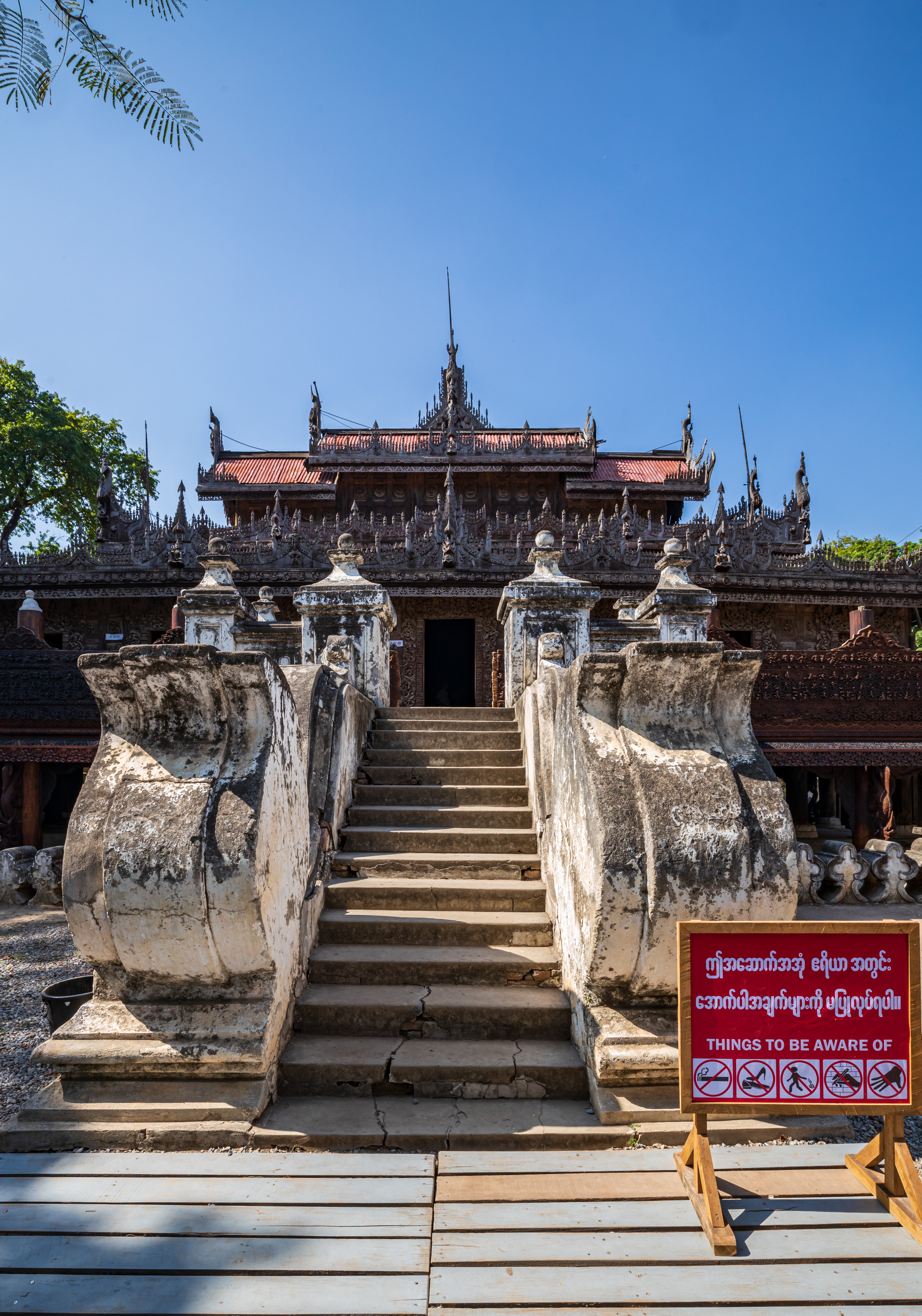 金色宫殿柚木寺,位于缅甸第二大城市<a