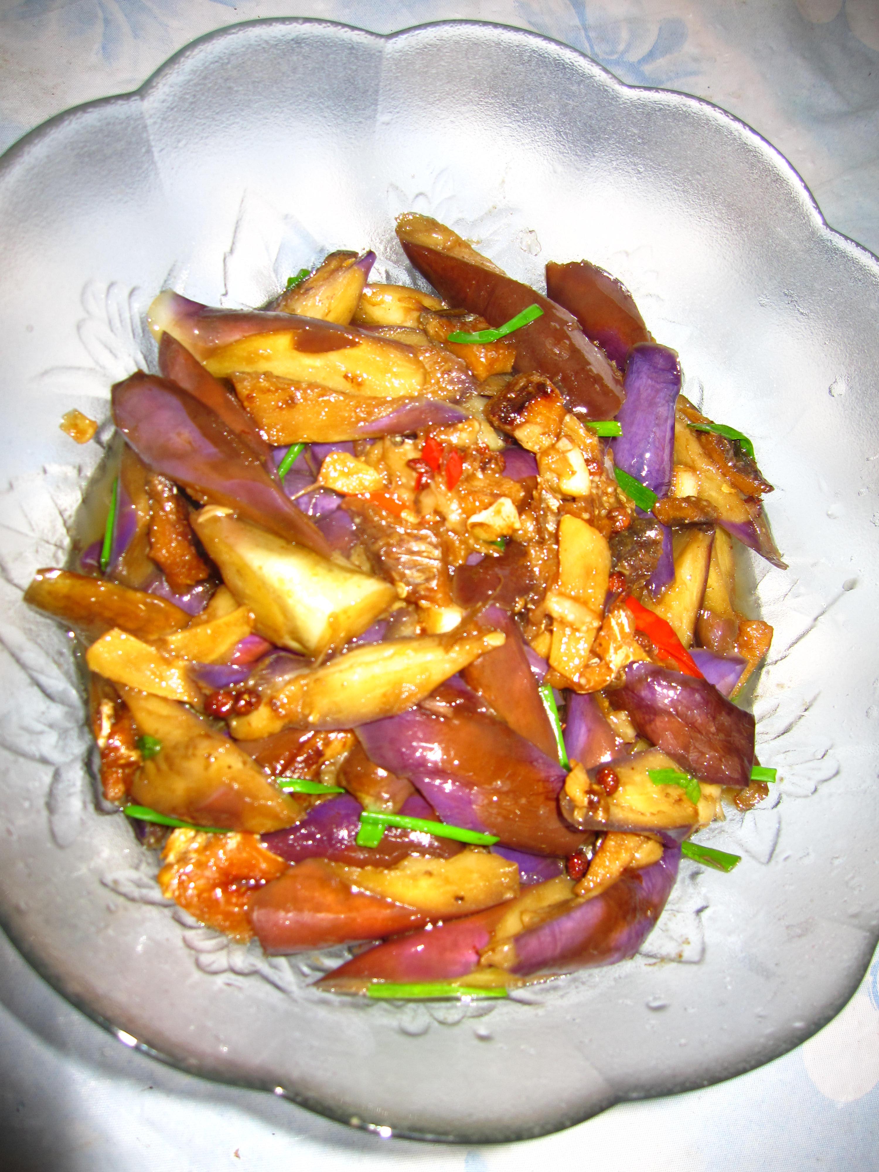  p>蚝油焖茄子是一道美食,主要食料是茄子. /p>