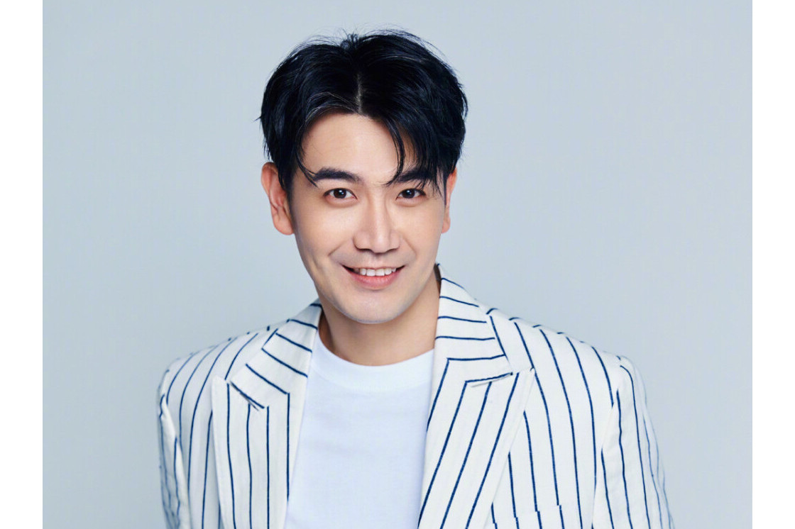 明明可以靠颜值，偏偏却要靠才华，精通5国语言的古装美男还单身_百科TA说