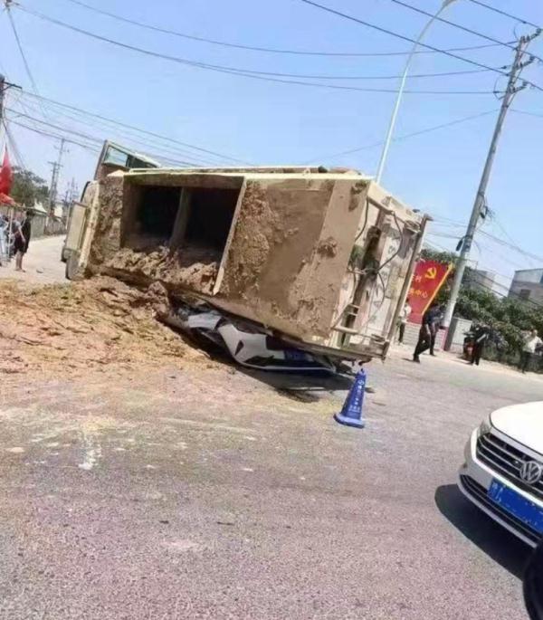 5·21郑州渣土车侧翻事故