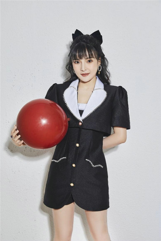  p data-id="ujso9cfy8ejq">温奕心,1995年出生