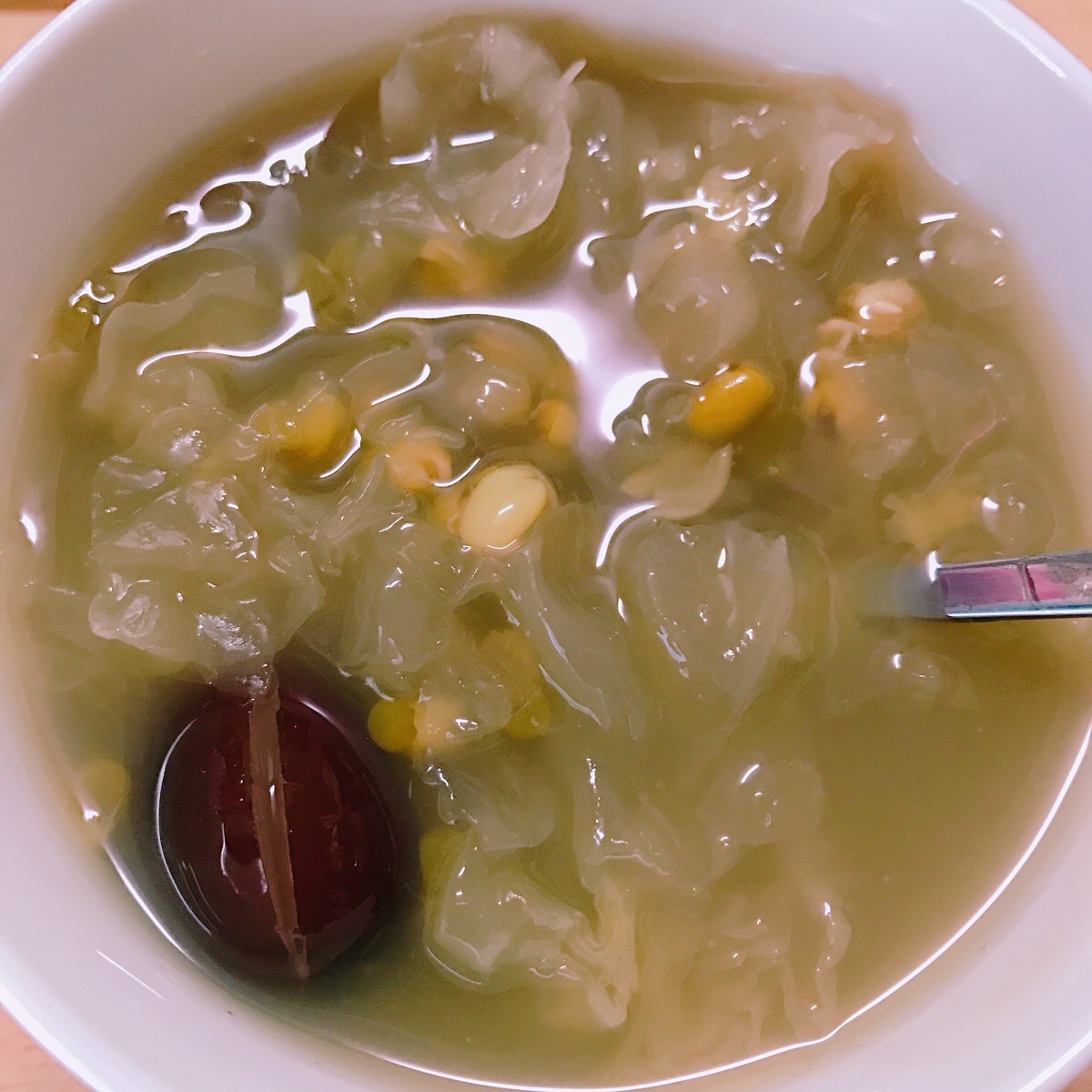 冰爽绿豆银耳羹