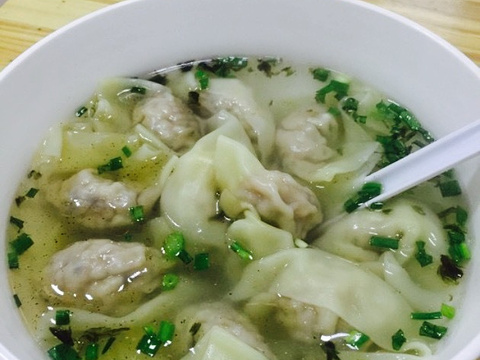  p>湖州大馄饨是浙江地区一道传统名小吃,起源于湖州,历史悠久,以 a