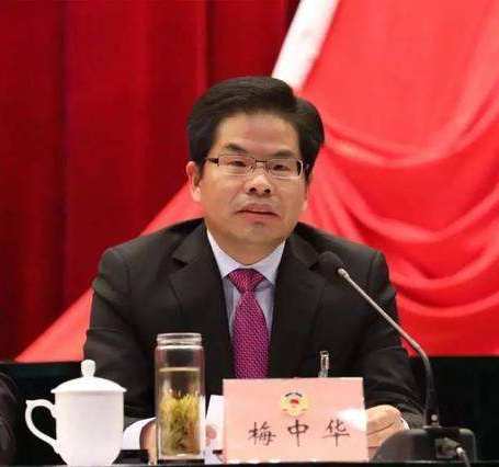 现任中共宜兴市委常委,宜兴市人民政府副市长(党组成员).