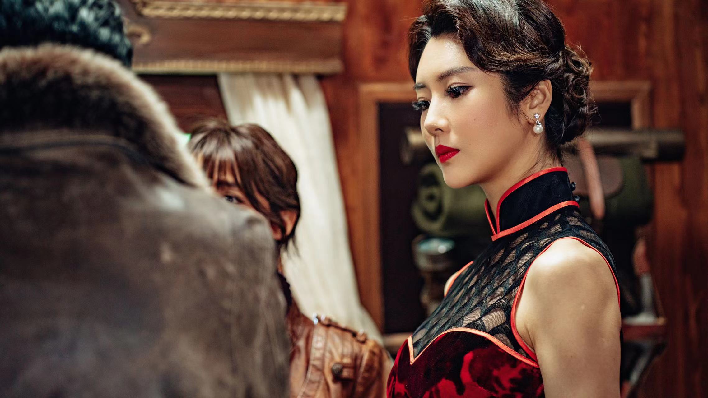  p>王玺,中国影视女演员.