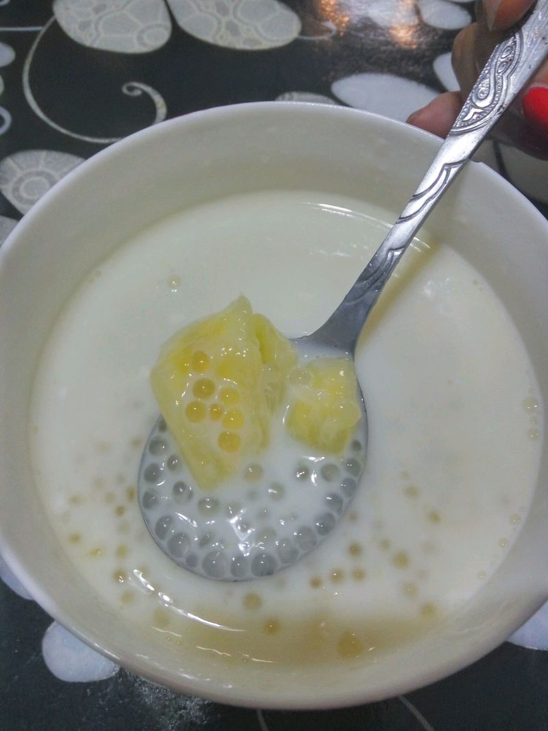 莲子牛奶西米露