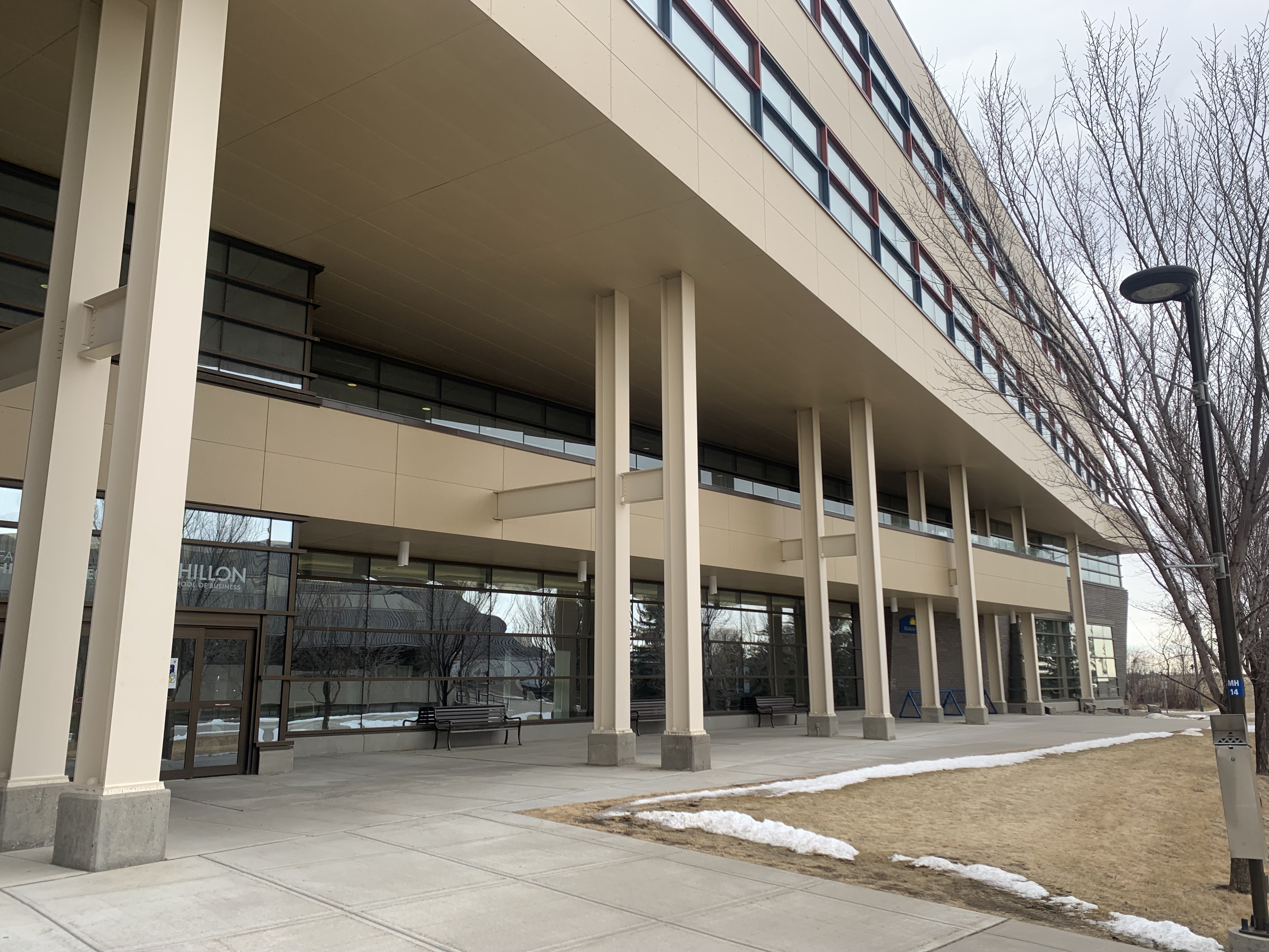  p data-id="gnwr7f9w7g">莱斯布里奇大学(university of lethbridge)