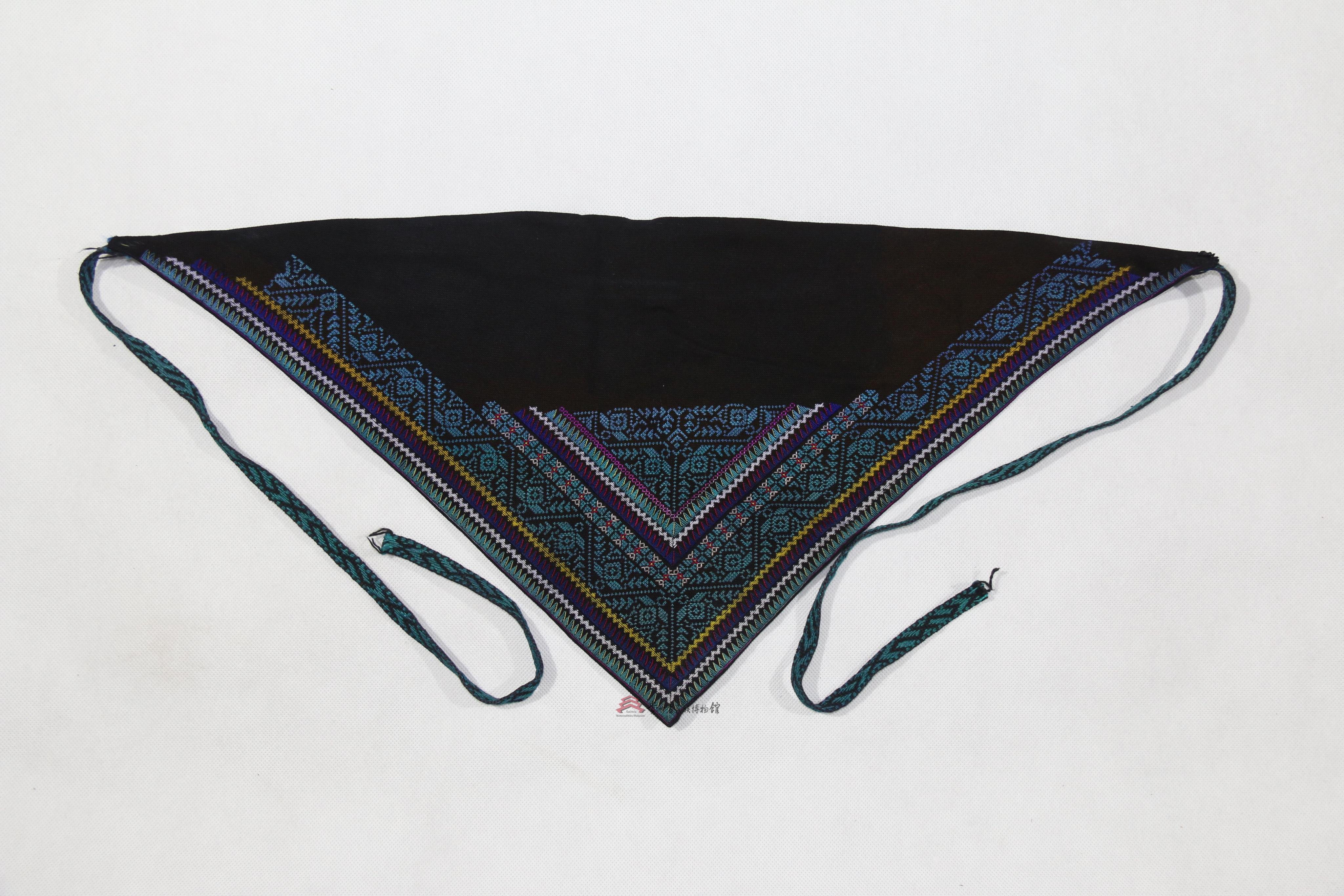 当代贞丰苗族青布挑花花纹三角头巾