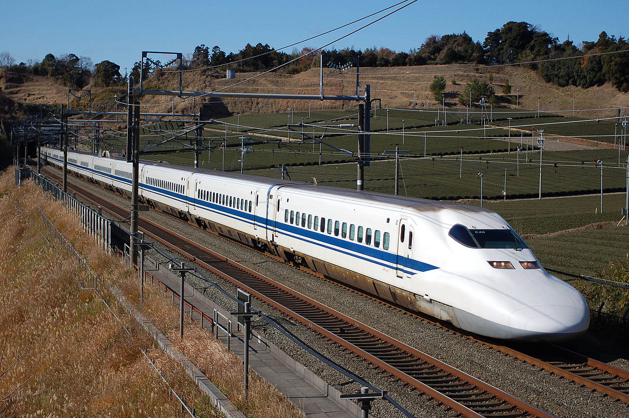 700系電車)是 a target="_blank" href="/item/日本新干线/5894050"