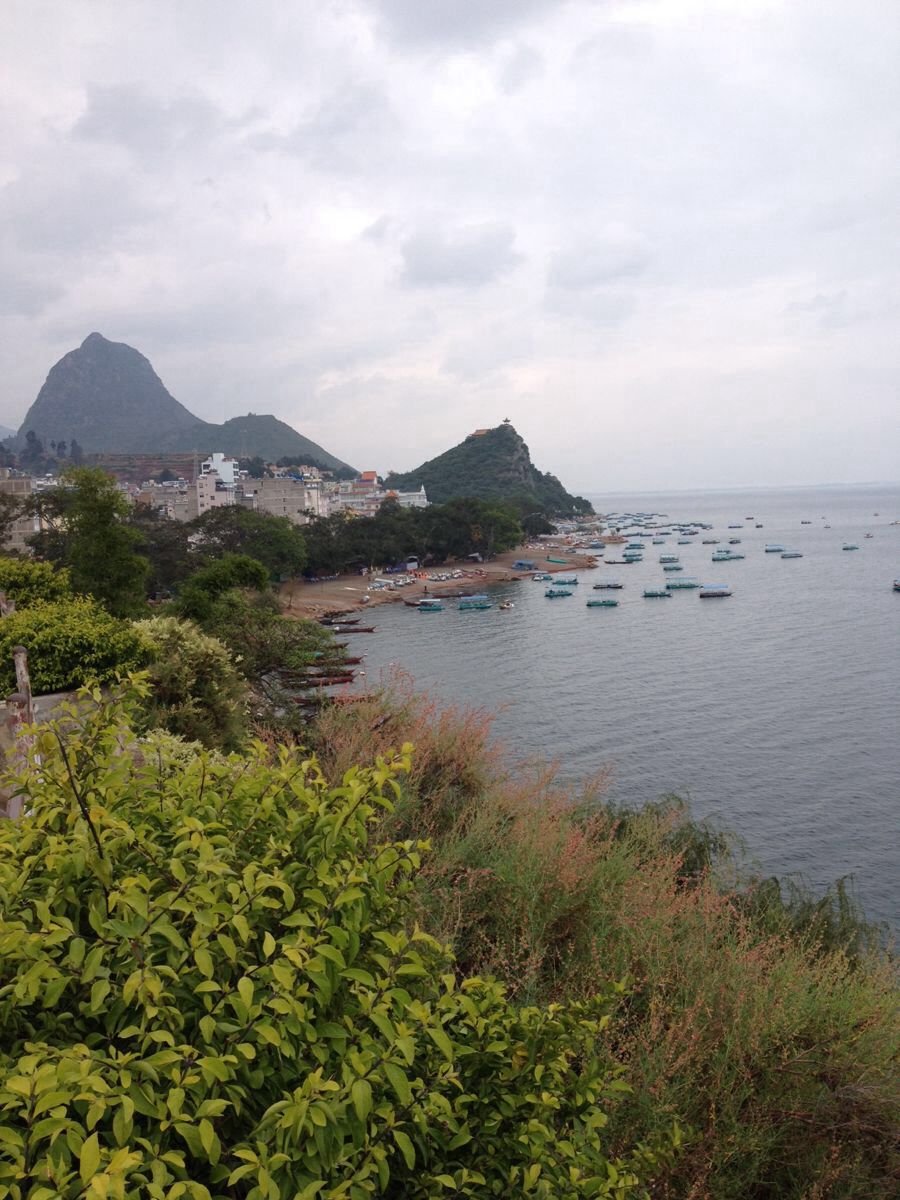  p>抚仙湖位于澄江,江川,华宁三县间,澄江县以南5公里处,距离昆明70多