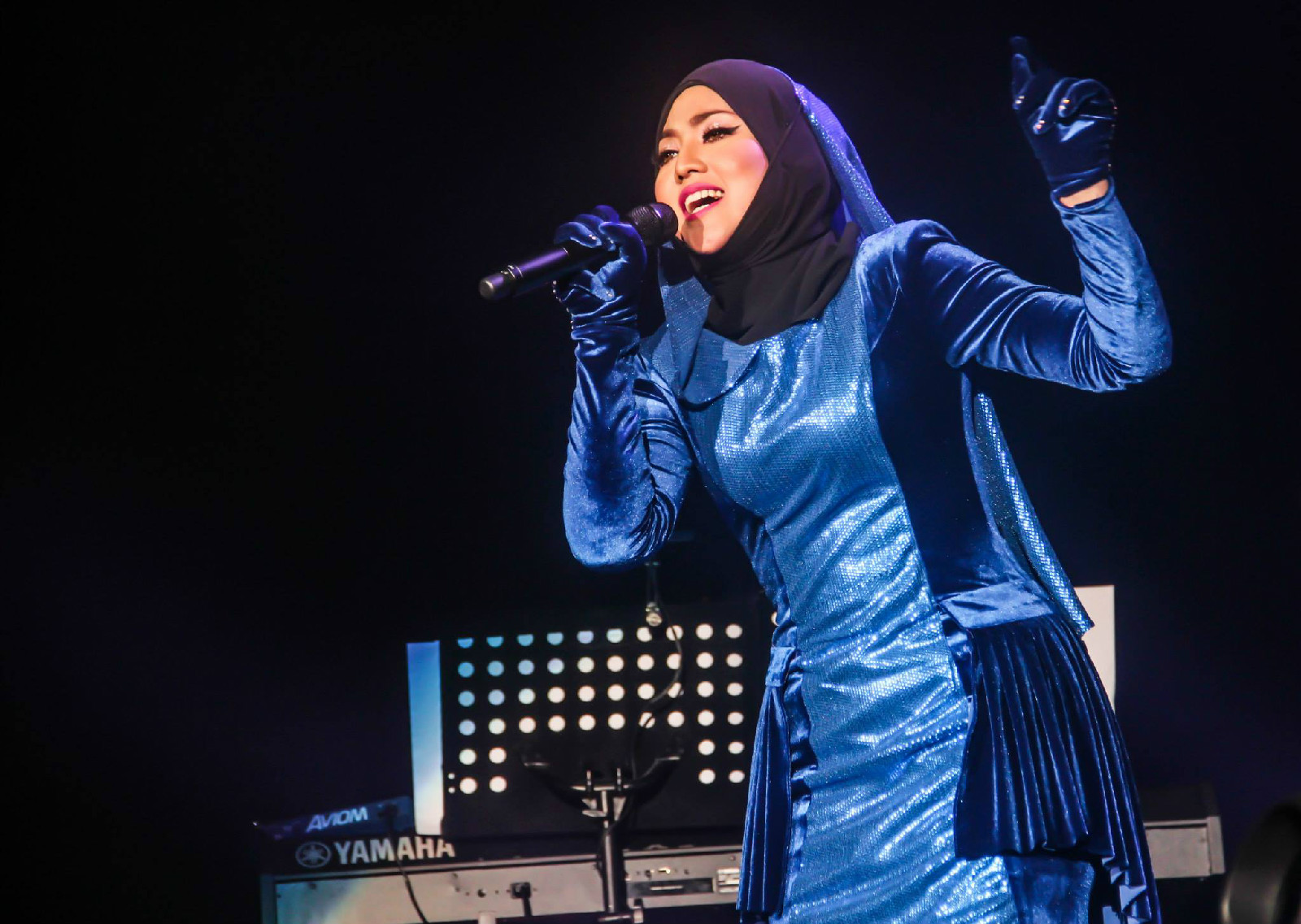  p>茜拉(英文名shila amzah,马来名nur shahila binti amir amzah )