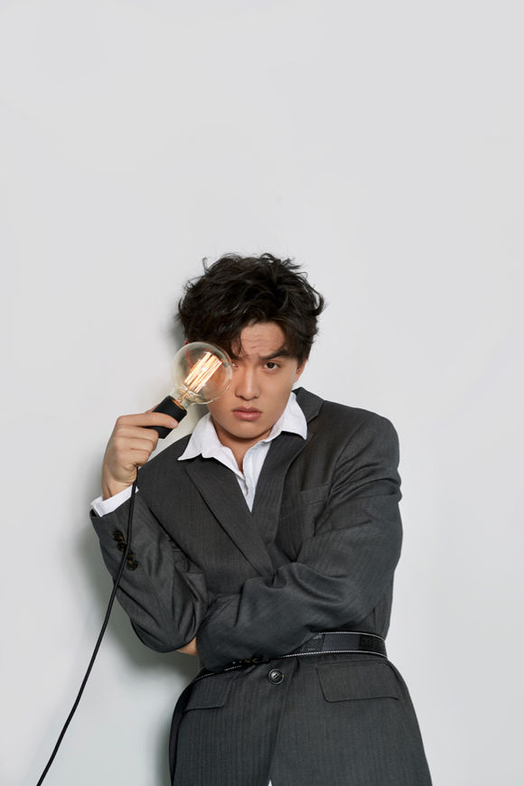  p>郑伟,2000年12月18日出生于北京市,中国内地影视男演员,就读于南京