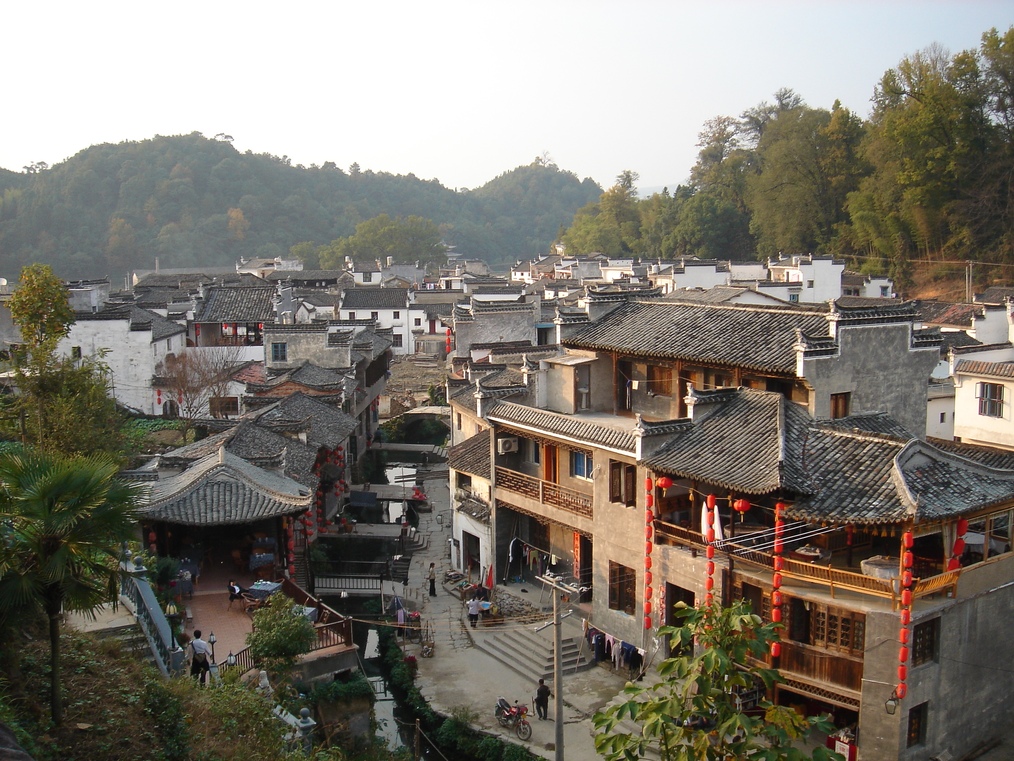  p data-id="gnarayk4sx">李坑是一个以李姓聚居为主的古村落,距婺源