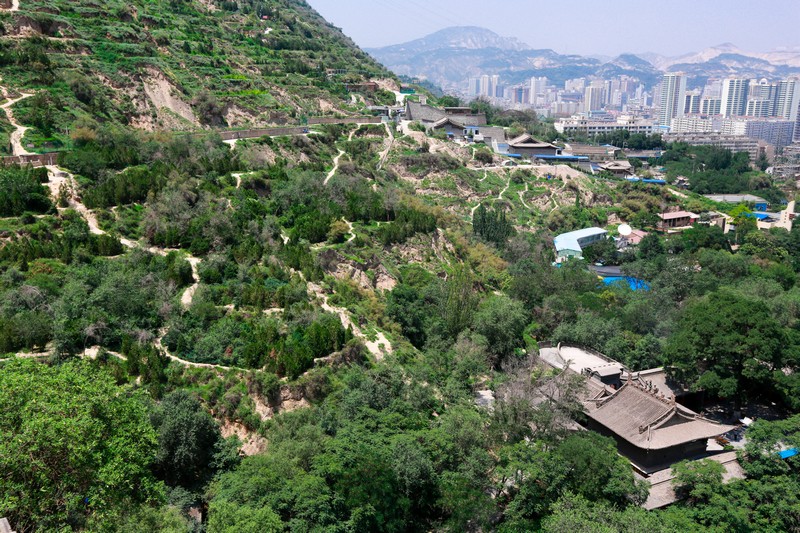  p>五泉山位于兰州市区南侧的 a target="_blank" href="/item/皋兰山