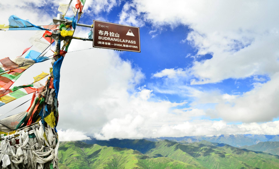 徐徐展开,登顶俯瞰,可饱览藏南谷地的秀丽风光