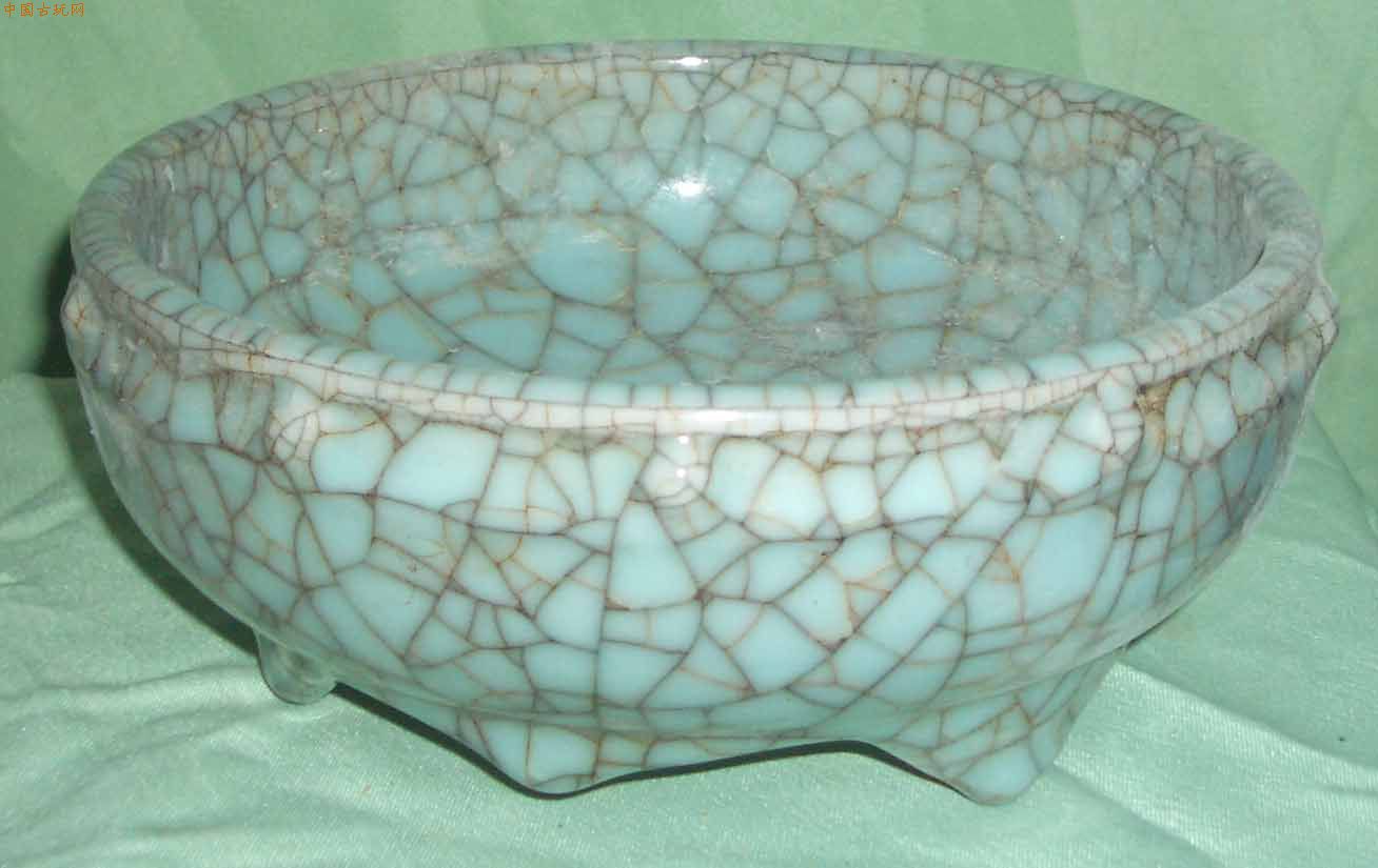  p>冰裂纹瓷器是汉族传统名瓷.