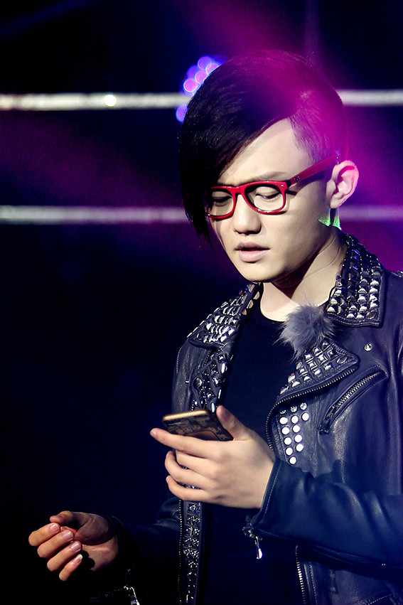  p>丁克森,原名丁晨,湖北武汉人,籍贯湖北武汉,中国流行男歌手,词曲