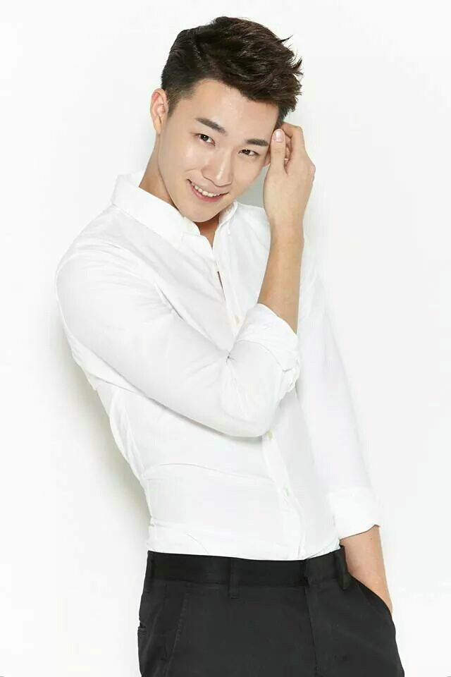 27">全范秀(         ,jeon beom soo)1990年9月20日出生的韩国男模特