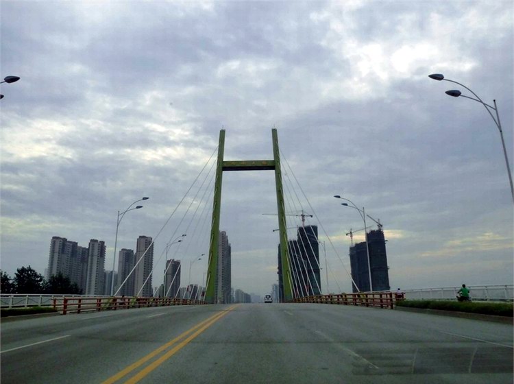  p>石湖大桥架立于石湖之上的特大桥,(石湖:属于太湖支流,苏州风景
