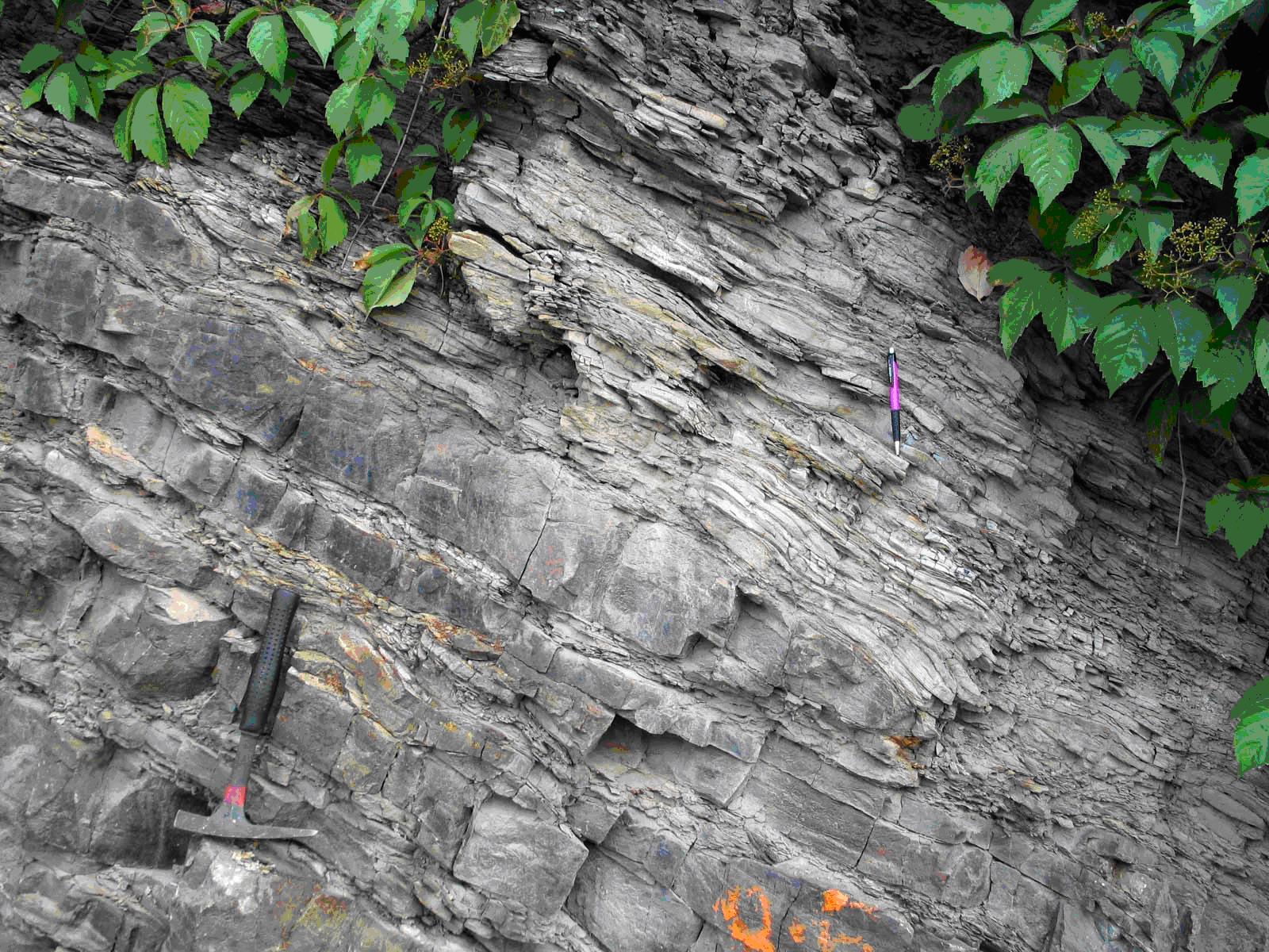  p data-id="gnyv01wc8b">层状结构,地质学专业术语,又称板状结构,是