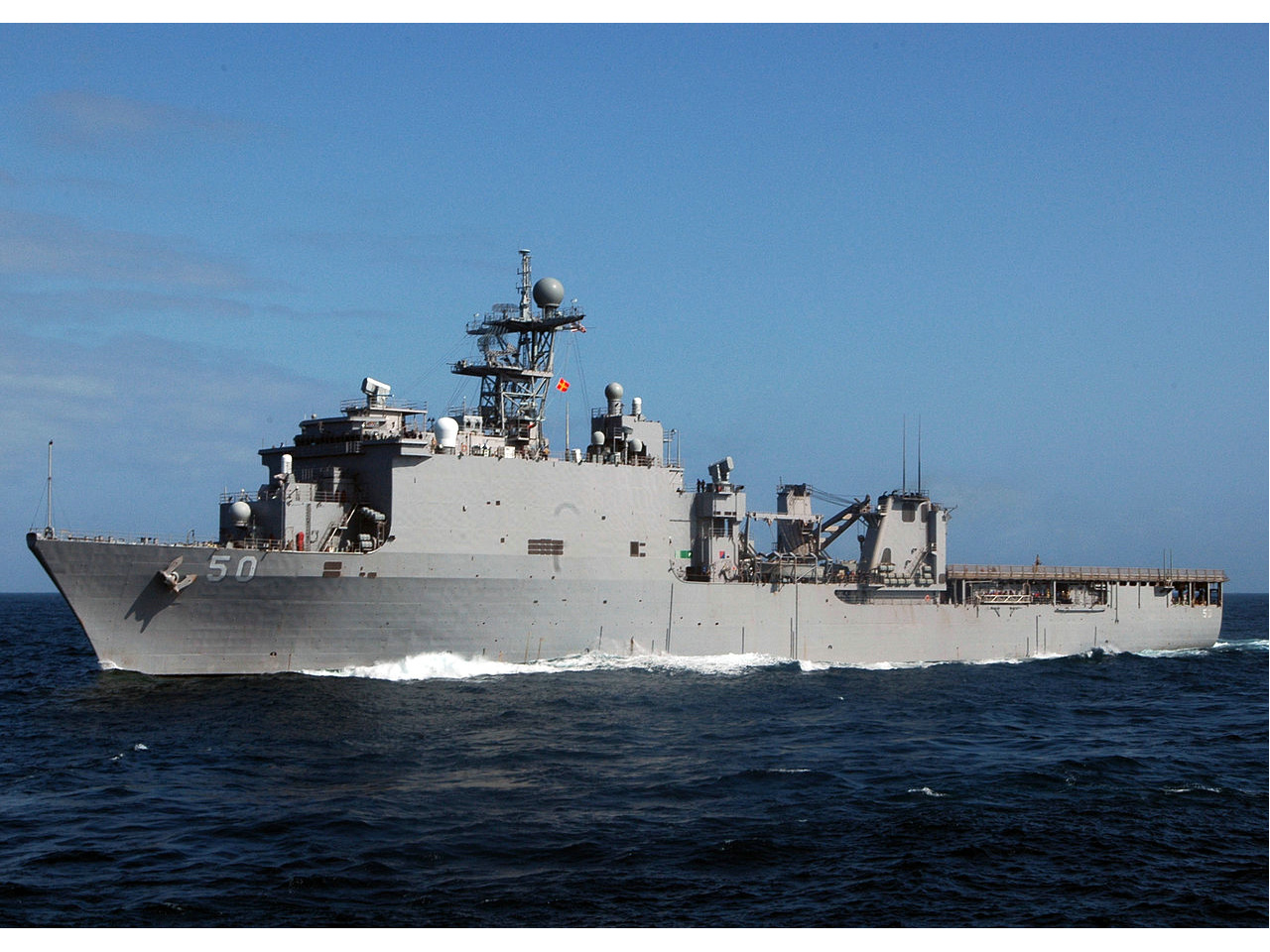  p data-id="gnxallzznc">哈波费里级船坞登陆舰(美国代号:lsd-49  b>