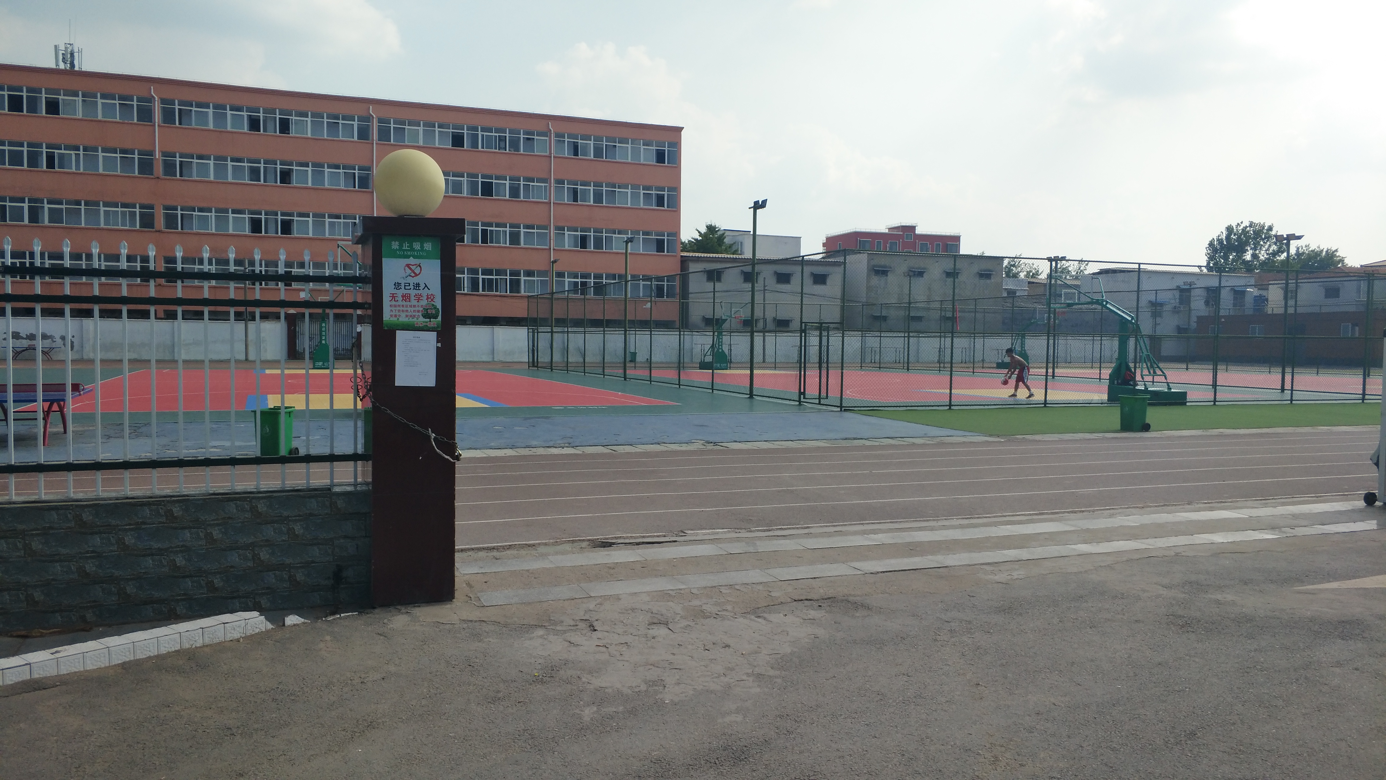  p>商水县第一高级中学简称"商水一高",创建于1952年,坐落在 a target