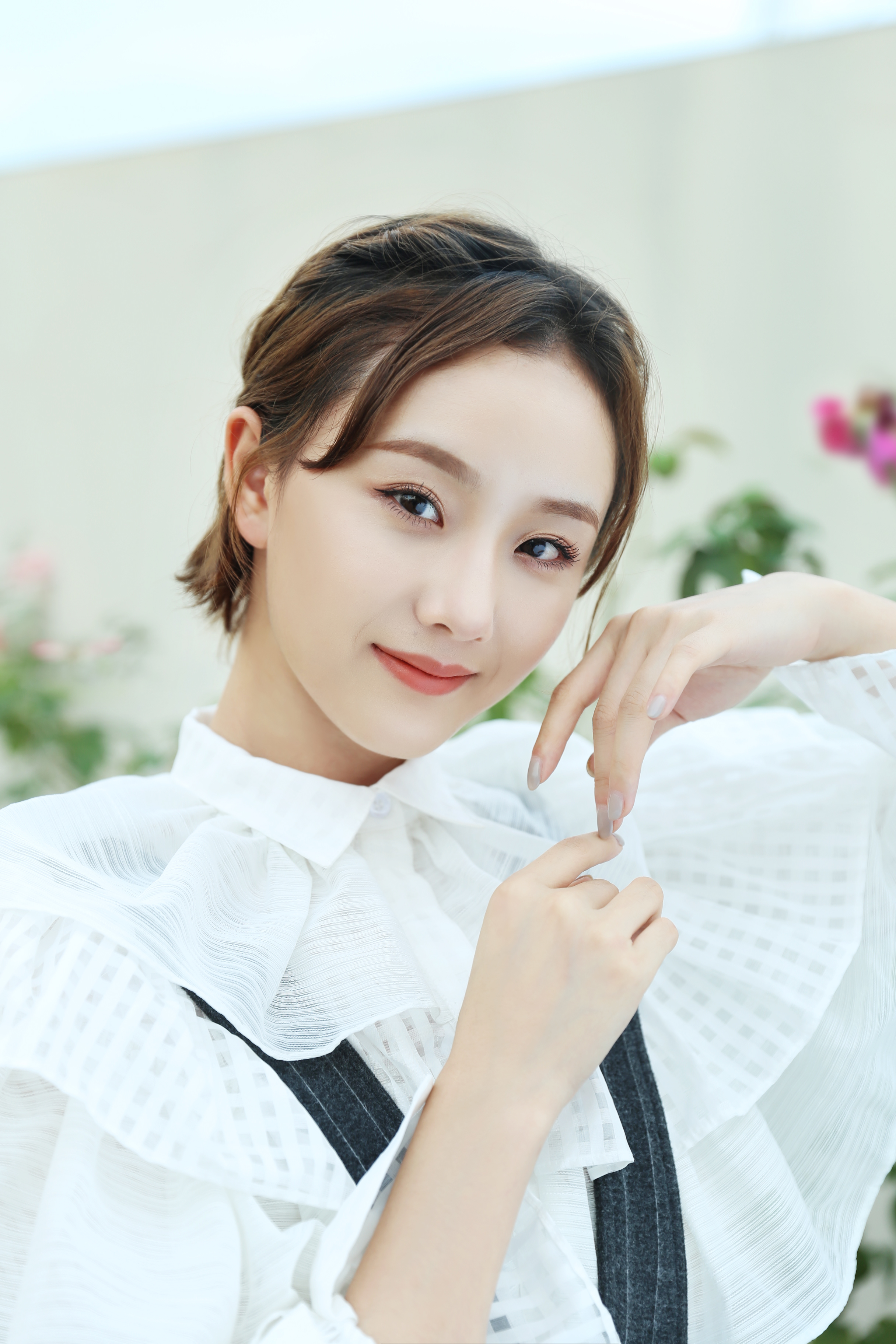  p>邓郁立,本名邓欣,1995年1月13日出生于湖北武汉,中国内地女演员