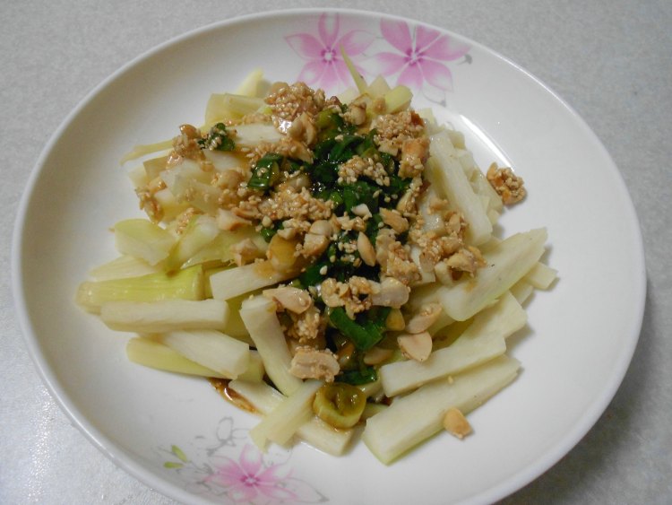  p>凉拌茭白是一道浙江省的特色传统名菜,属于浙菜系.