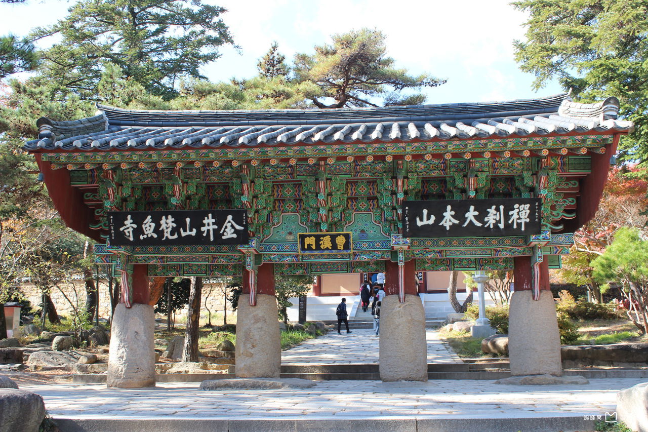  p>梵鱼寺,位于韩国 a href="#" data-lemmaid="10245656">釜山广域市