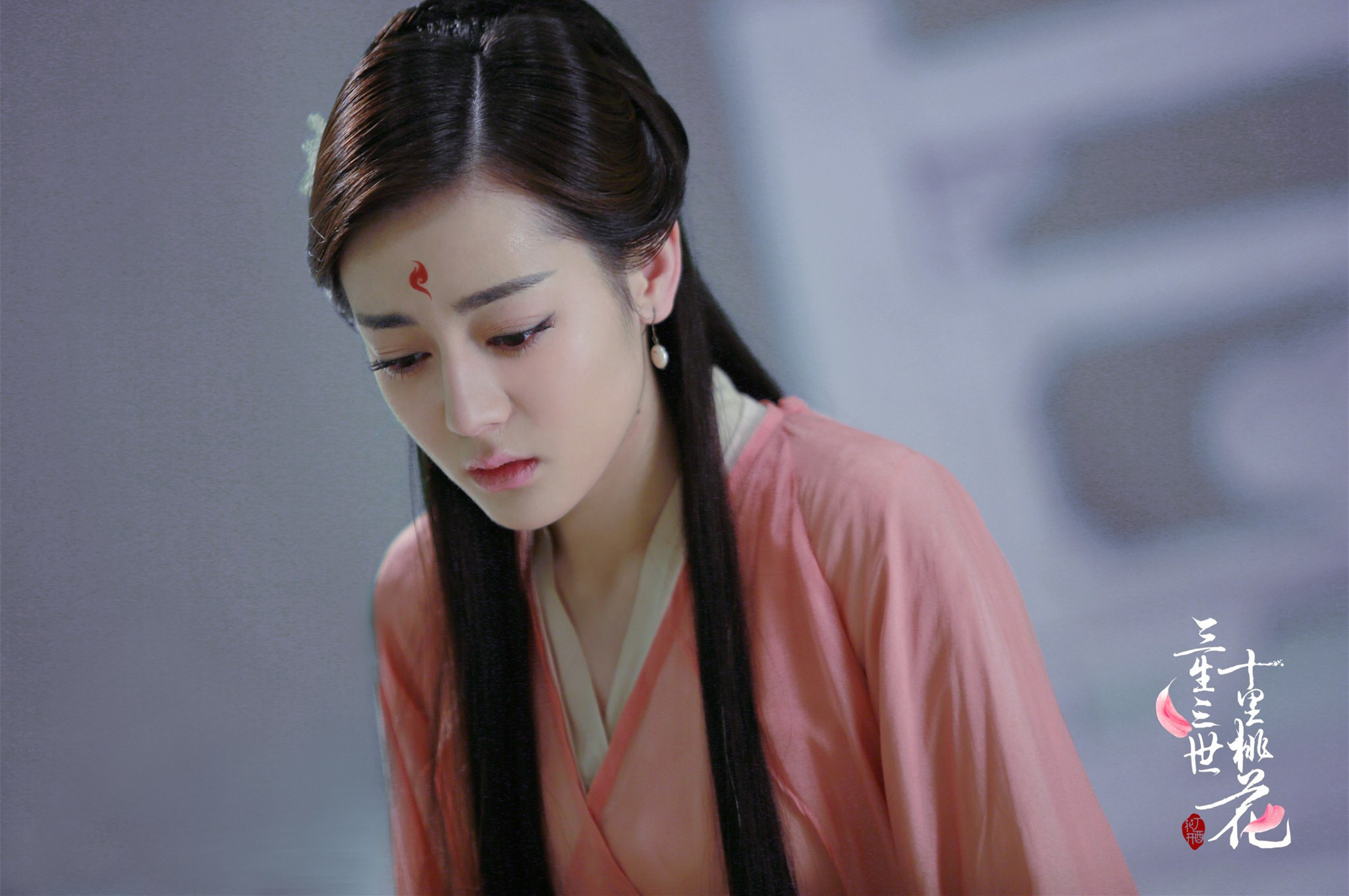 迪丽热巴(dilraba),1992年6月3日出生于新疆乌鲁木齐市,中国内地影视