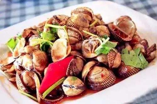  p>辣炒毛蚶子是一道由毛蚶子,色拉油,葱丝等做成的美食. /p>