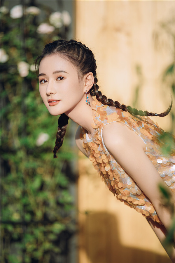  p data-id="gnbl2k4kcx">潘一祎,1998年5月4