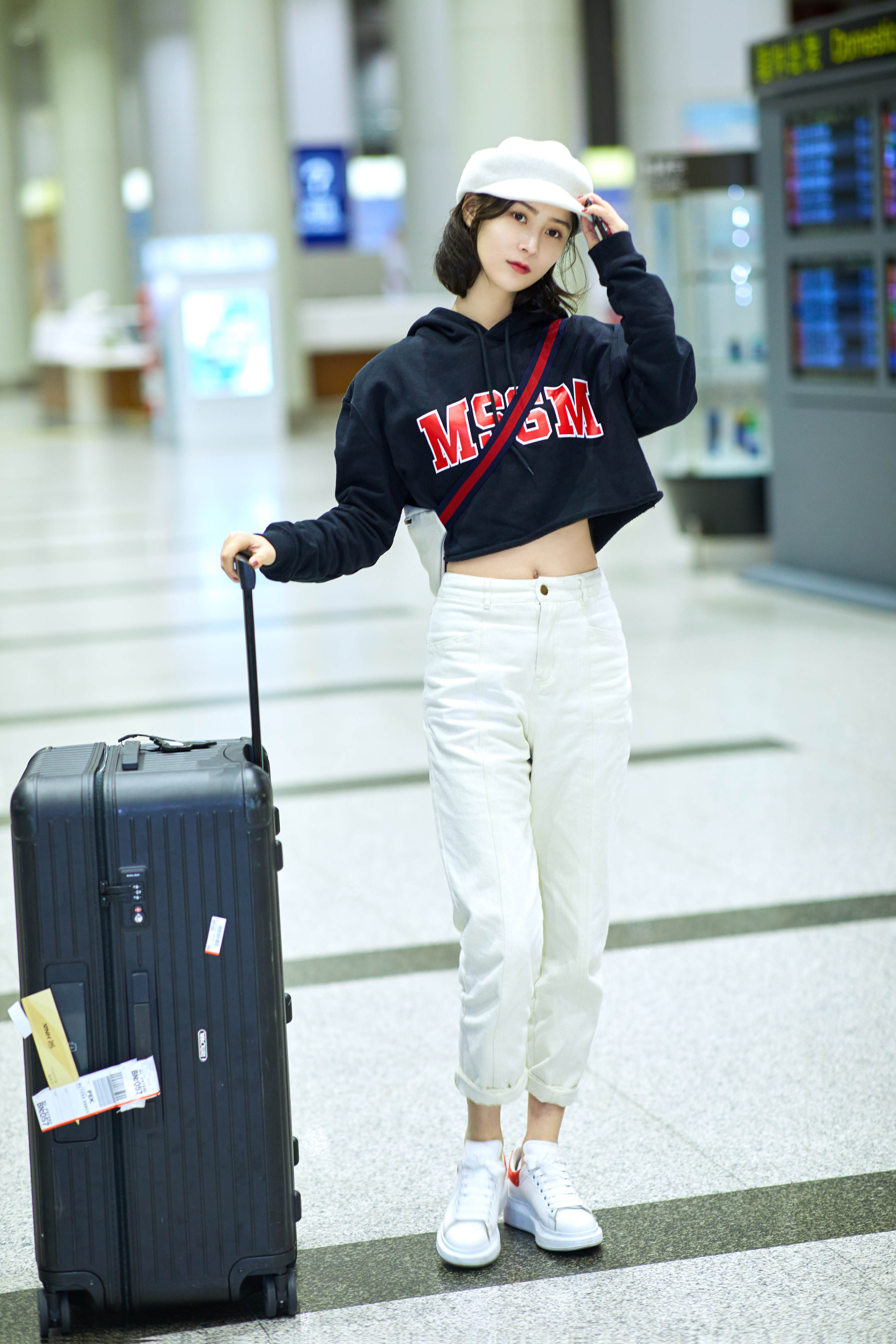  p>张维娜,原名张娜,1990年6月22日出生于湖北省武汉市,中国内地女