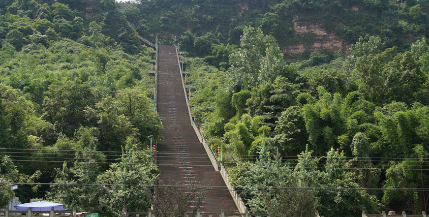 金凤山位于 a target="_blank" href="/item/天柱县">天柱县 /a>城