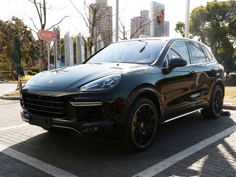  p>保时捷卡宴是一款suv车型.