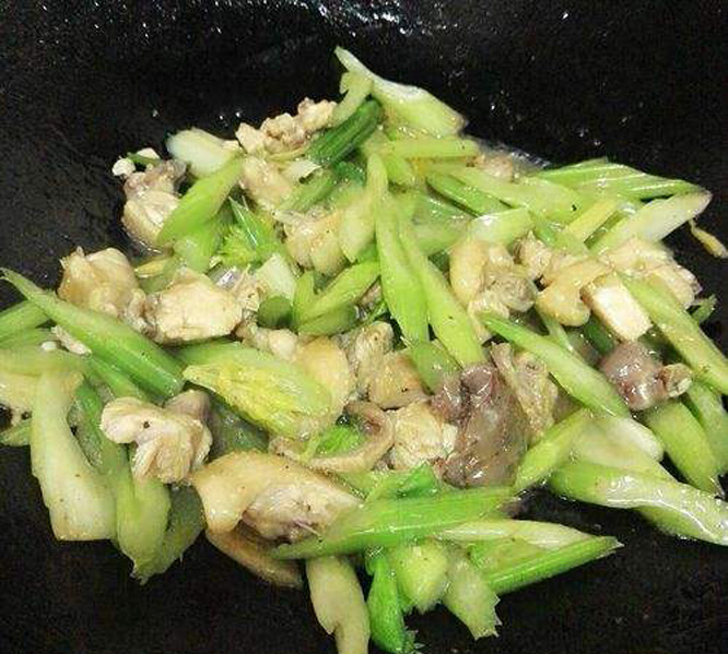  p>西芹炒鸡肉是一道美食,制作原料主要有鸡肉,西芹. /p>