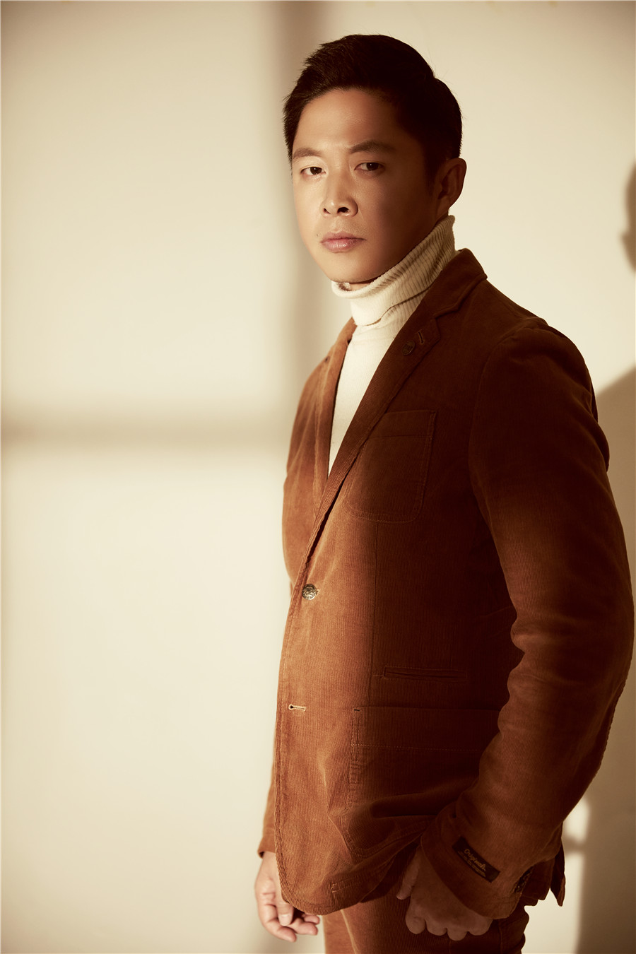 data-lemmaid="305391">中央戏剧学院 /a>,中国内地男演员,现为