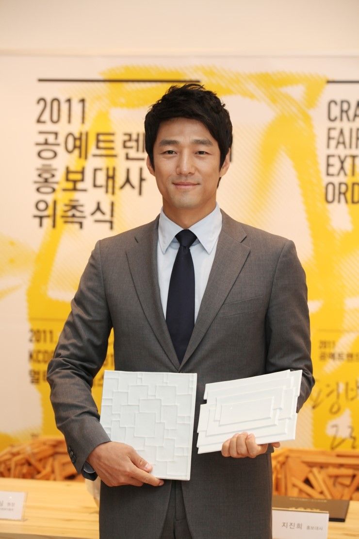  p>池珍熙,1971年6月24日出生于韩国首尔,韩国男演员,毕业于明知专业