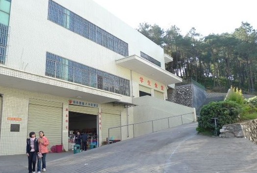  p>宜章八中是一所县属公办中学.