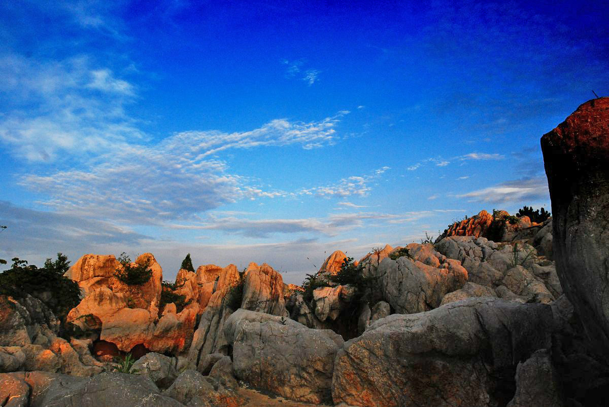  p>丫山风景区位于安徽省 a target="_blank" href="/item/芜湖市