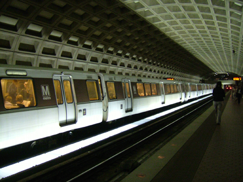 1·13华盛顿地铁站乘客被困事件