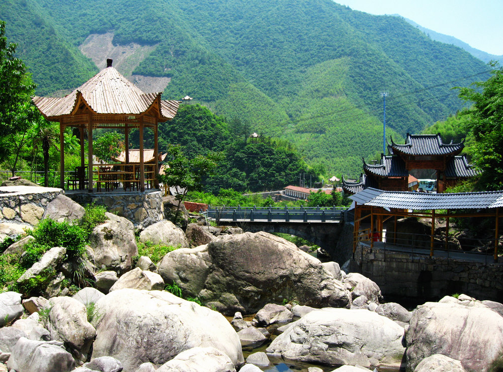 data-lemmaid="9694170">生态示范区 /a>,距临安市区二十五公里,景区