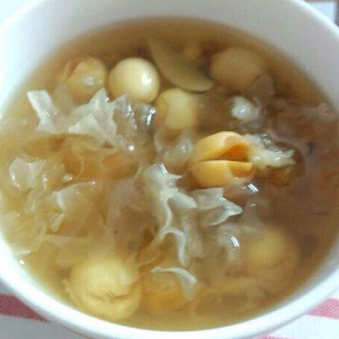 雪耳莲子百合糖水