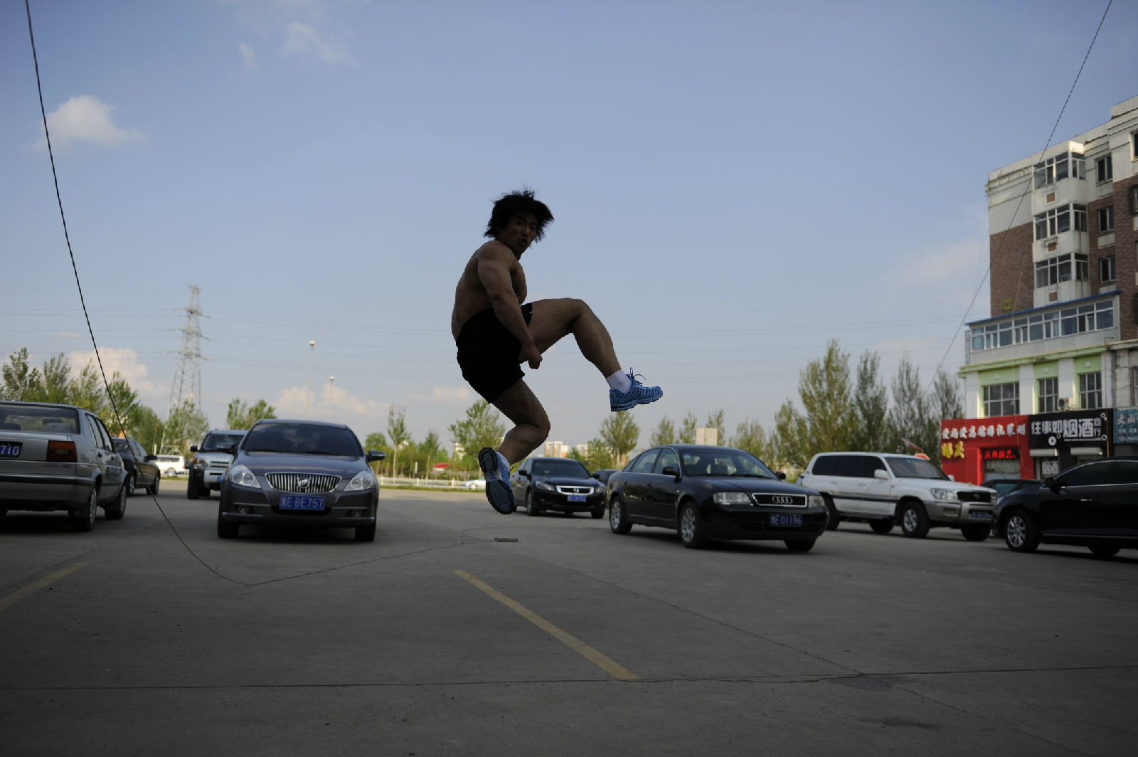  p>谭献龙职业为健美运动员 ( a target="_blank" href="/item/私人