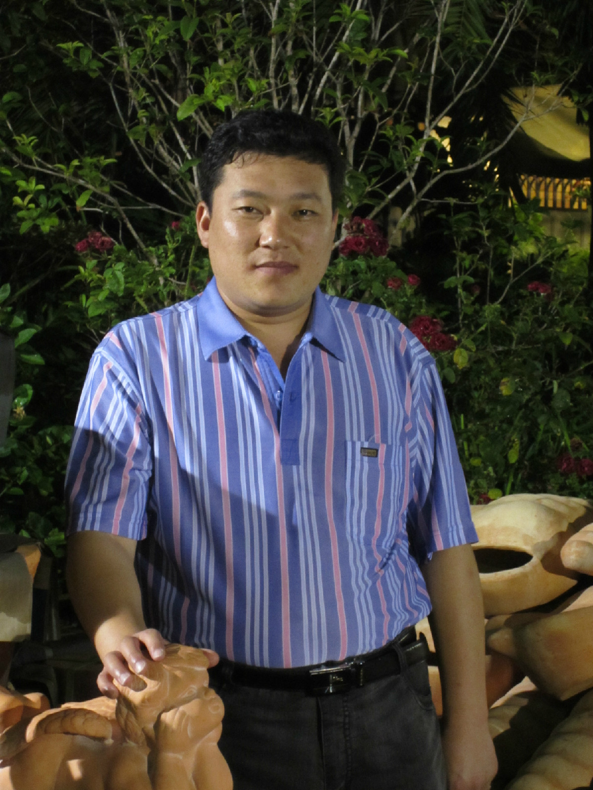 男,藏族,1978年10月出生,中共党员,青海省海南藏族自治州同德县人