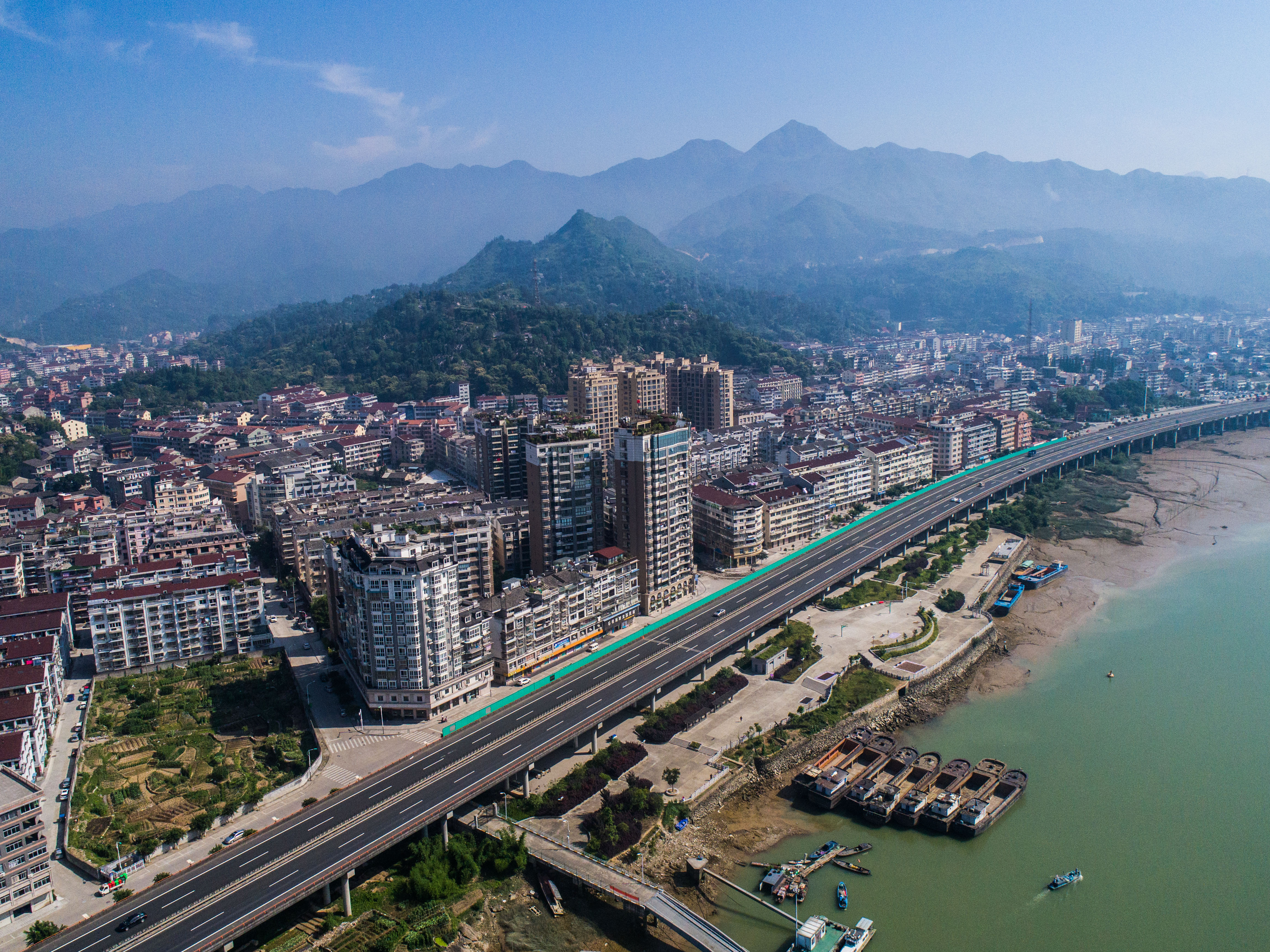  p>温溪镇,隶属于浙江省丽水市青田县,地处青田县东部偏东南,东,东南